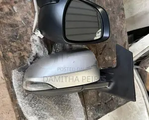 Toyota vitz side mirror