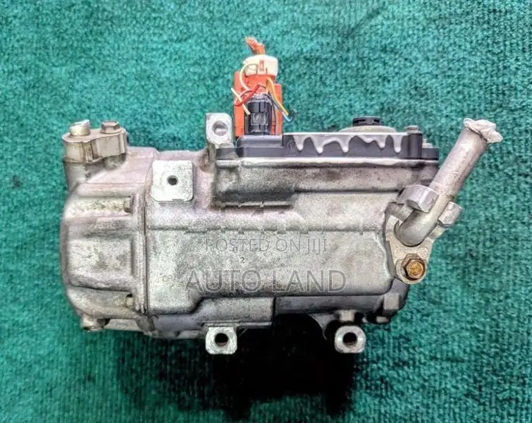 Toyota SAI AZK10 AC Compressor