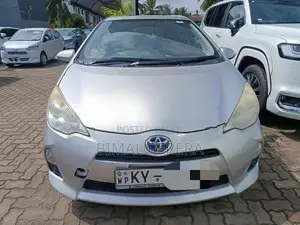 Toyota Aqua S 2012
