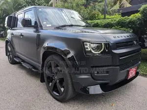 Land Rover Defender 110 BLACK PCK P300 2023