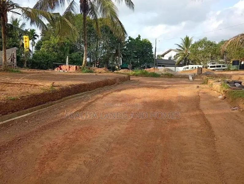 Land for Sale in Close to Kahathuduwa