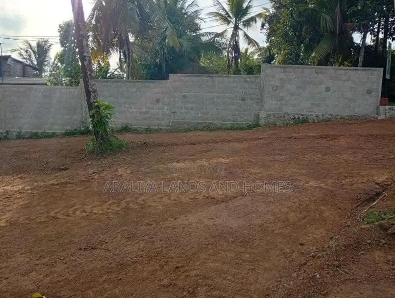 Land for Sale in Close to Kahathuduwa