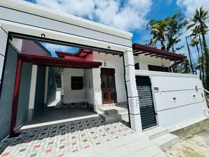 ඉහල නේවාසික පරිසරයක පිහිටි අති නවීන නිවසක් විකිණීමට ඇත - Piliyandala