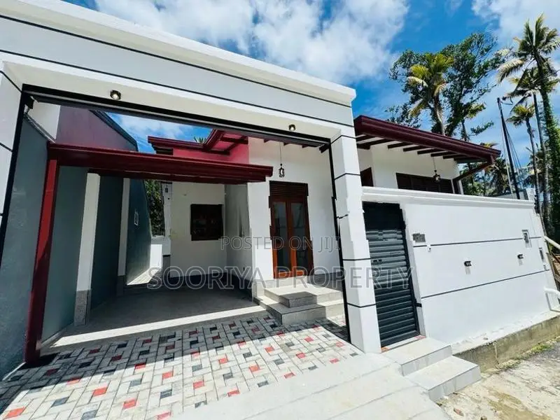 ඉහල නේවාසික පරිසරයක පිහිටි අති නවීන නිවසක් විකිණීමට ඇත - Piliyandala