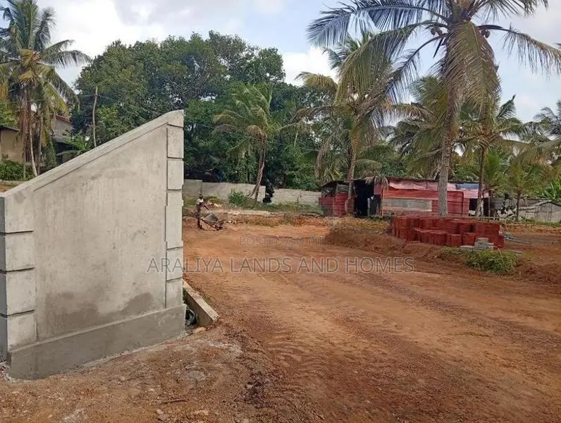 Land for Sale in Close to Kahathuduwa