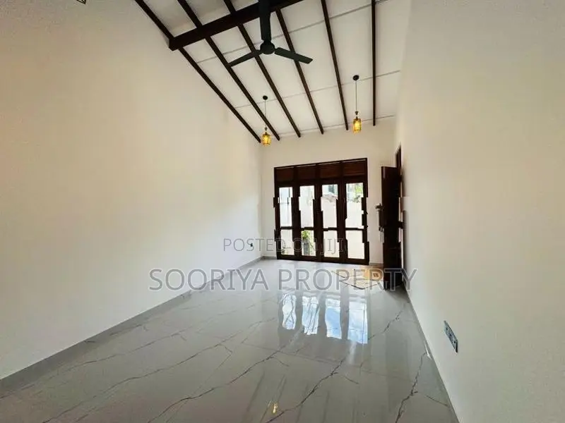 ඉහල නේවාසික පරිසරයක පිහිටි අති නවීන නිවසක් විකිණීමට ඇත - Piliyandala
