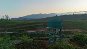 හැටන් වලින් නේවාසික බිම්කොටස්