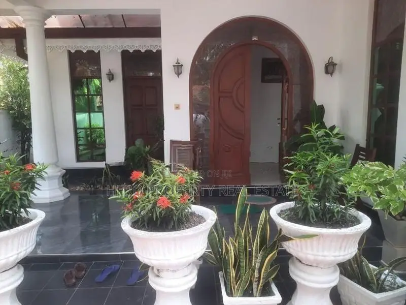 HCHR051 - Fully Furnished Two Storey House for Rent in Kochchikade