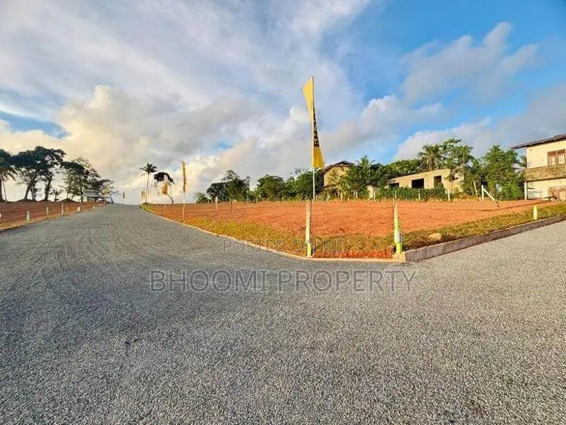 වෙලකට මුහුණලා නේවාසික බිම්කොටස්