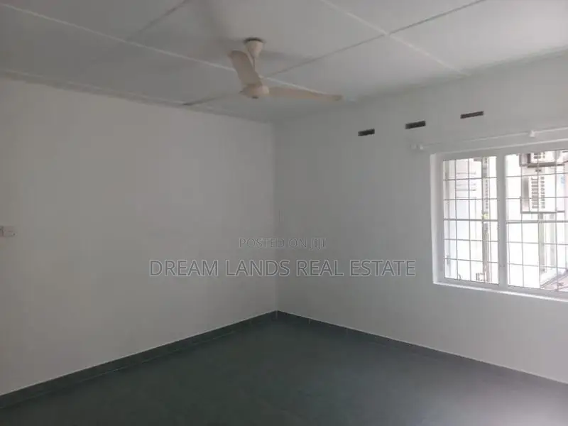 Upper floor for rent in pitakotte