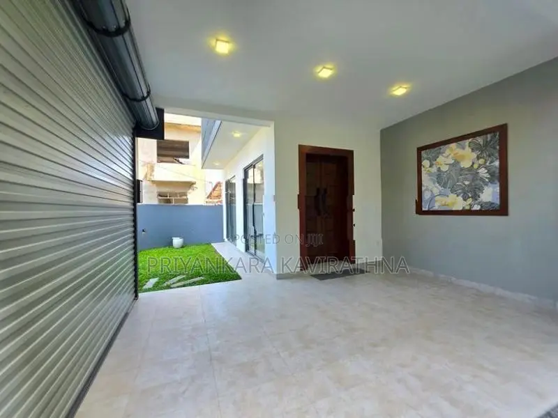Mordern Brand New 3 Storied House For Sale - Batuwandara