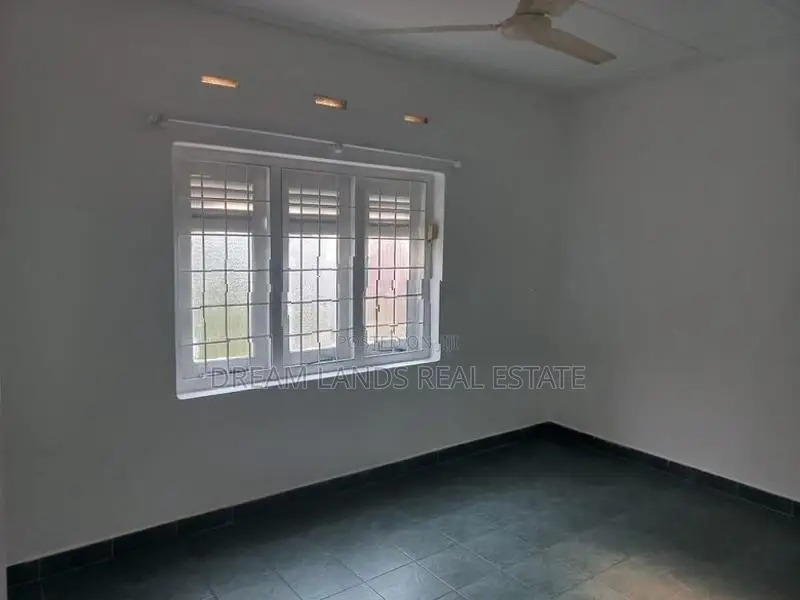 Upper floor for rent in pitakotte
