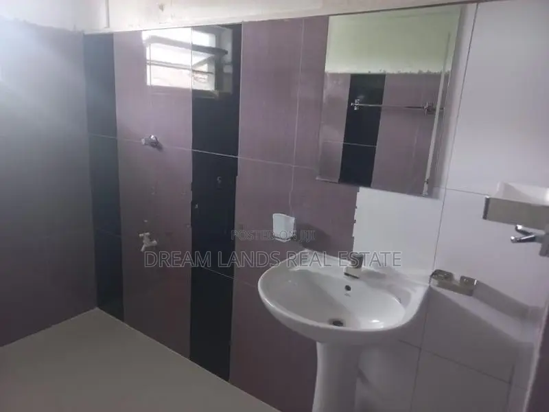 Upper floor for rent in pitakotte
