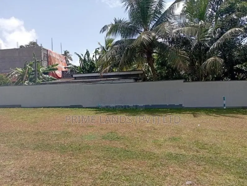 බොරලැස්ගමුව නගරයට 1.8 km