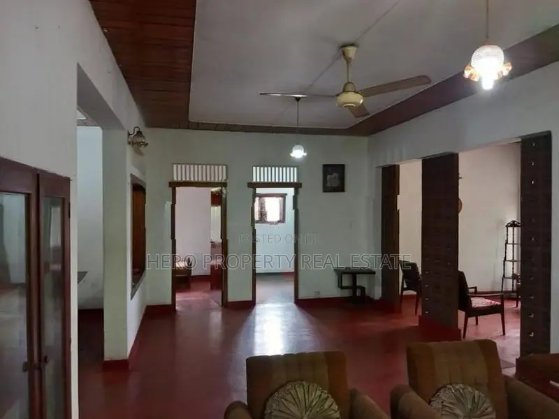 Commercial or Residence House for Rent with Land in Kottawa