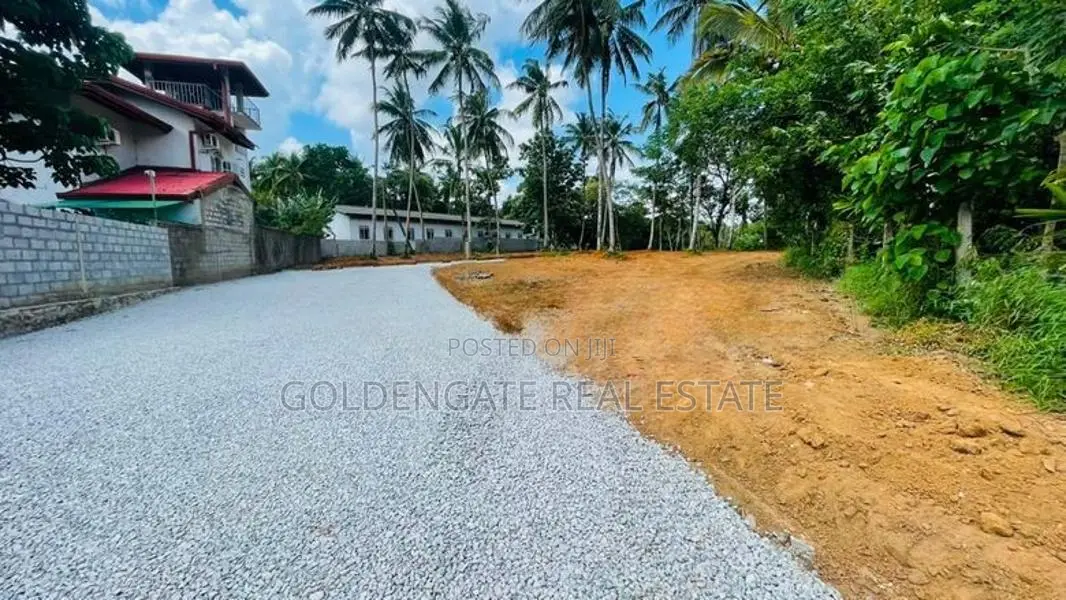 යක්කල නුවර පාරට ඇවිදින දුරින් පදිංචියට අගනා බිම් කොටස් විකිණීමට