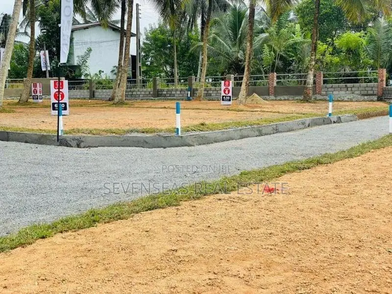 Super Residential 6 Perch Land Plots for Sale in Kahathuduwa