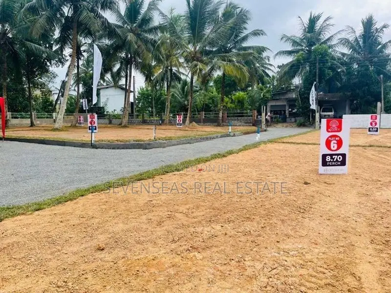 Super Residential 6 Perch Land Plots for Sale in Kahathuduwa