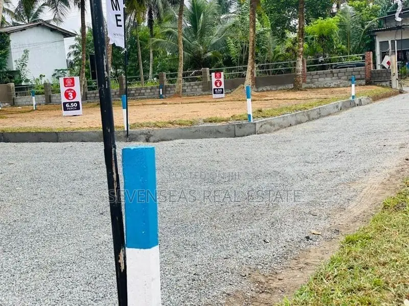 Super Residential 6 Perch Land Plots for Sale in Kahathuduwa