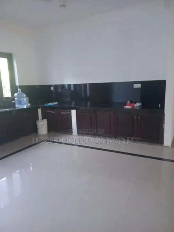 1st Floor Unit For Rent in Fairfield garden Colombo 08 [ 1873C ]