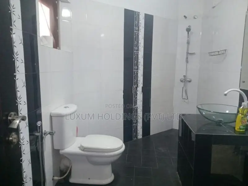 Upstair House For Rent in Fairfield garden Colombo 08 [ 1873C ]