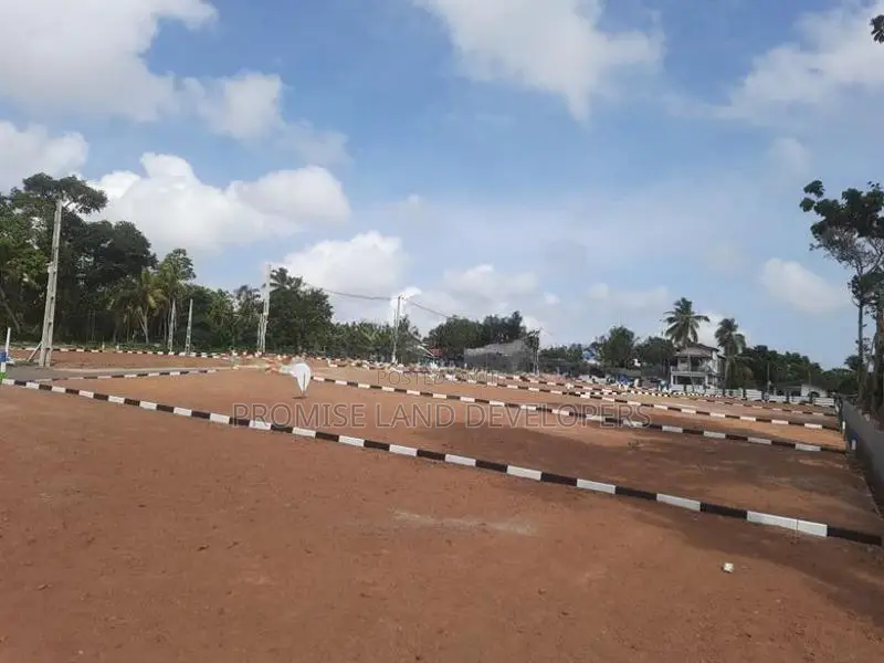 Prime Land Between Moratuwa C33