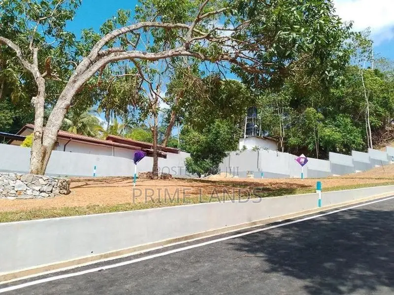කරාපිටිය රෝහල ආසන්නයේ බිම් කොටස් විකිණීමට