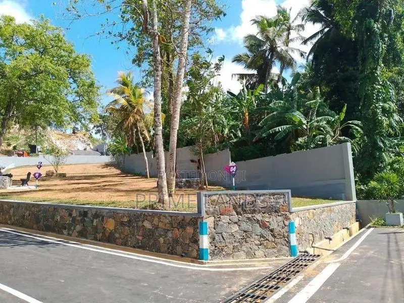 කරාපිටිය රෝහල ආසන්නයේ බිම් කොටස් විකිණීමට