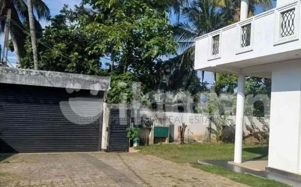 HWR54 - 1st Floor of 3 Unit Apartment Complex for Rent in Wellampitiya