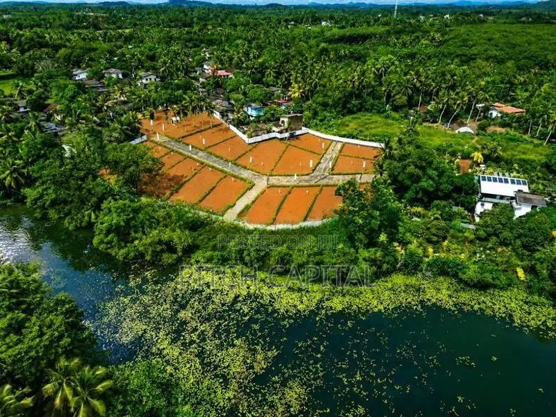 උයන්වත්ත වැවට මුහුණලා අගනා ඉඩමක්