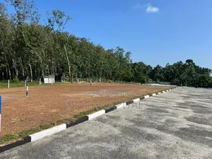 හයිලෙවල් පාර ළඟින්ම අපූරු බිම් කොටස්