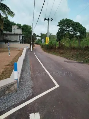 පොල්ගස්ඕවිට හන්දියට ආසන්නව බිම් කොටස් විකිණීමට