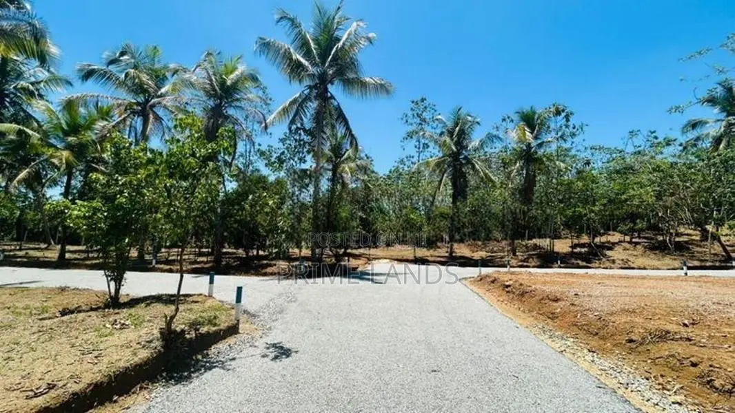 වටිනා ඉඩමක් කහතුඩුවෙන්