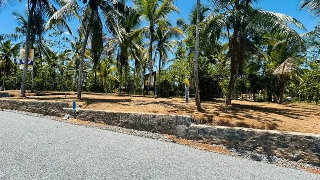 වටිනා ඉඩමක් කහතුඩුවෙන්