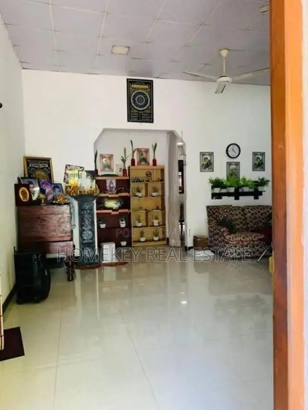 Wattala Hunupitiya Bandaranaike Mw House for Sale