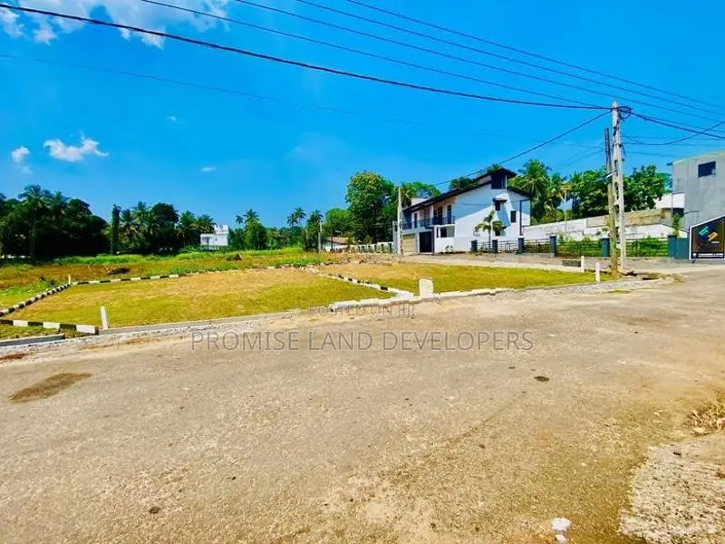 Athurugiriya Lands for sale | Main road facing R03