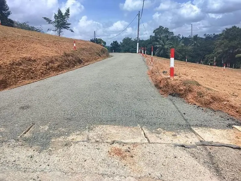 මීපේ නගරයේ (124) ප්‍රධාන බස් පාරට මුහුණලා බිම්කොටස්