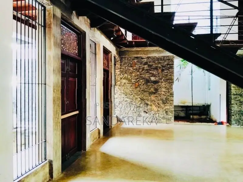 Modern House with A Touch of Vintage Koralawella