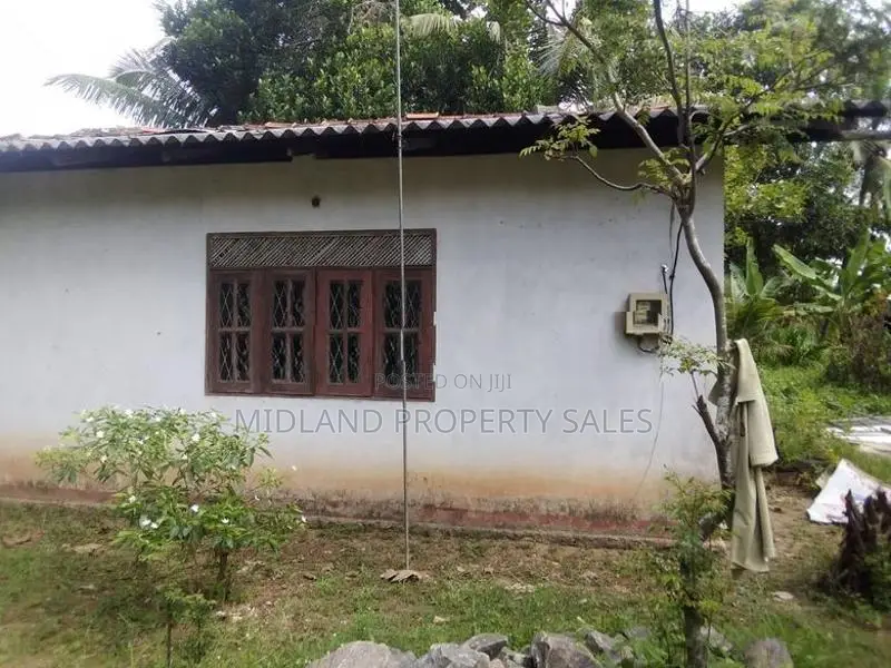 පර්චස් 12 බිම් කොටසක් උදම්මිට දඹදුරයෙන්
