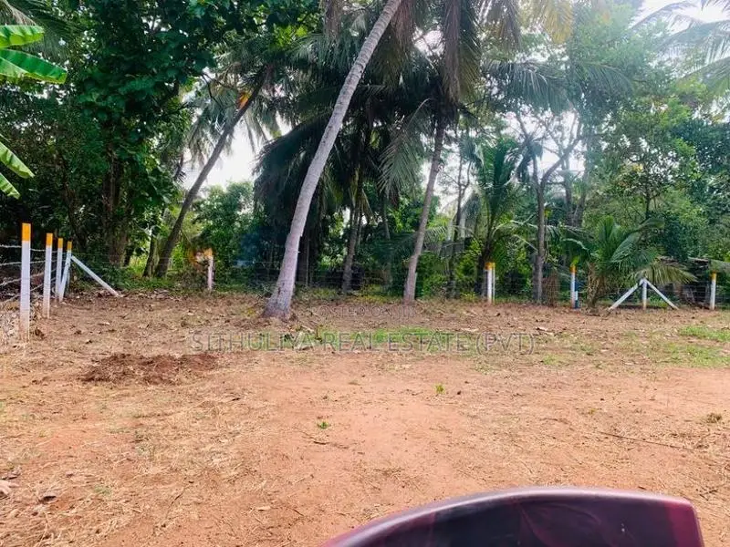 අනුරාධපුර නගරයට ලගම බිම් කොටස්