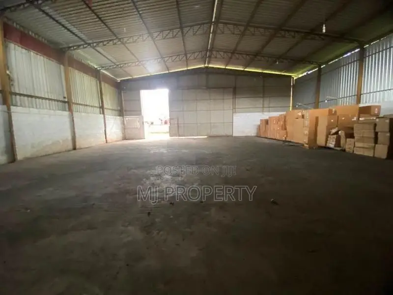 ( GC-1095)Valuable Commercial 6000SQFT Stores Building Rent in Meegoda