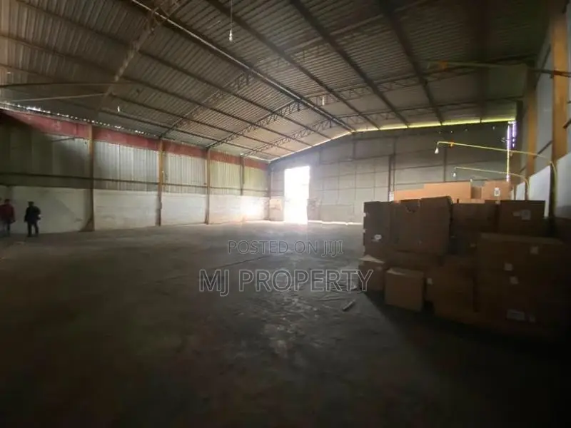 ( GC-1095)Valuable Commercial 6000SQFT Stores Building Rent in Meegoda