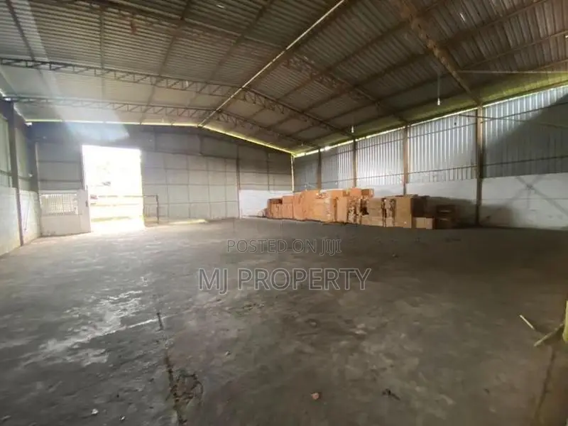 ( GC-1095)Valuable Commercial 6000SQFT Stores Building Rent in Meegoda
