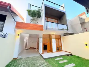 Near Pelawaththa Junction Brand New House for Rent