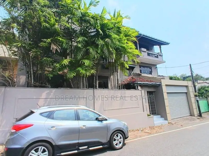 Specious 4 Bed House for Sale -Battaramulla