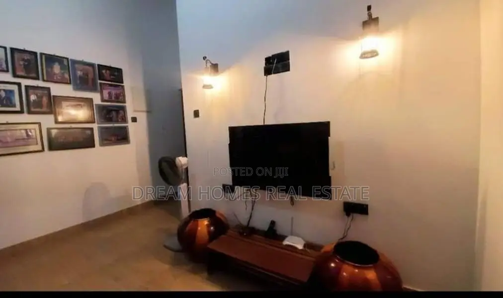 Luxury 4 Bed House with 14 Perch මත්තේගොඩ