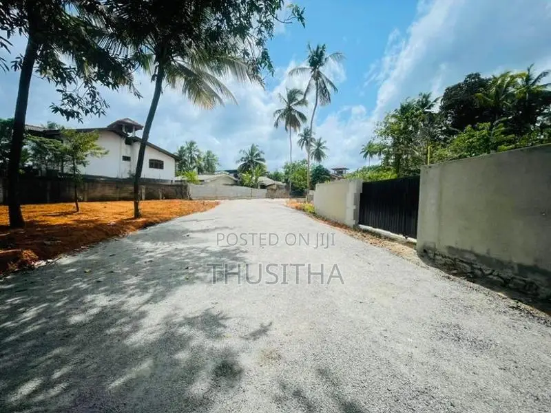 Yakkala නගරයෙන් හොද ඉඩමක් | නුවර පාරට ඇවිදින දුරින්
