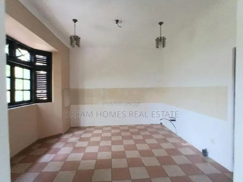 Specious 4 Bed House for Sale -Battaramulla
