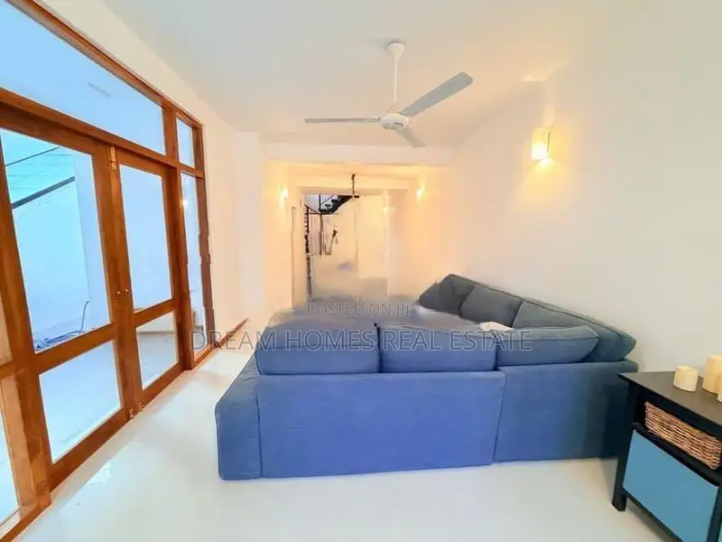 4 Bedrooms Luxury Brand New House for Rent Pelawaththa