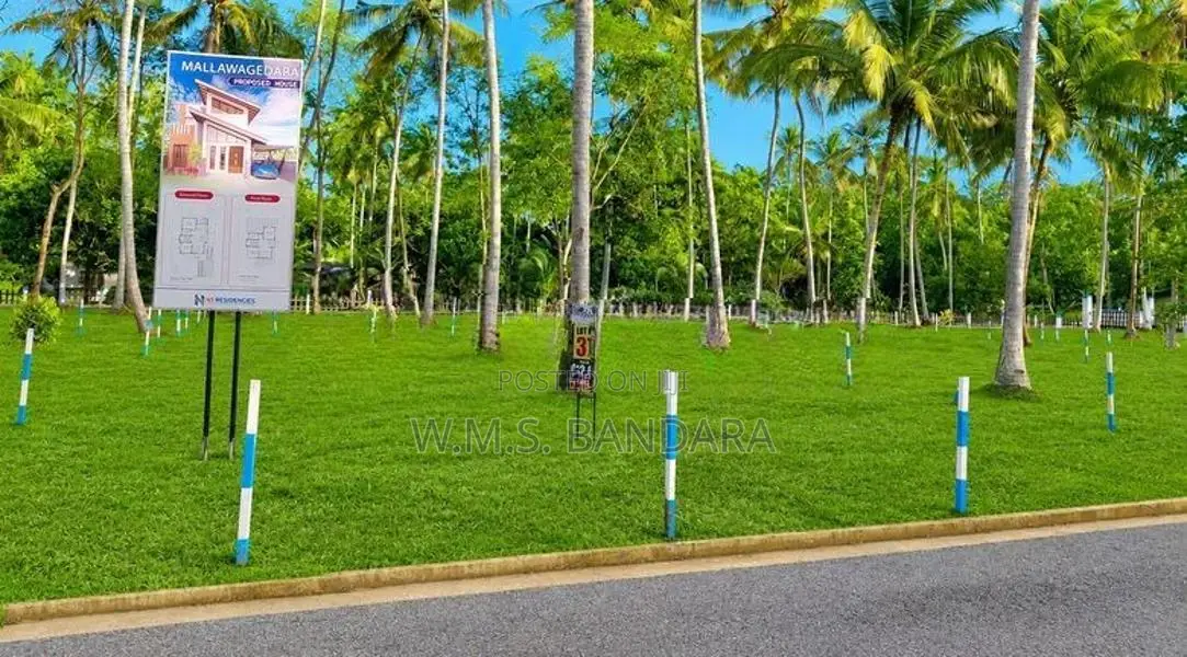 Valuable Commercial Property for Sale in Mellawagedara P1